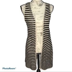 MAURICES sleeveless black, off white and light green cardigan/vest/duster